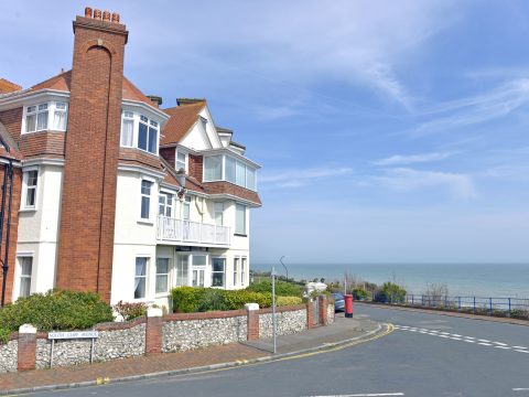 Eastbourne self catering apartments - Sea Dreams - Exclusively Short Lets