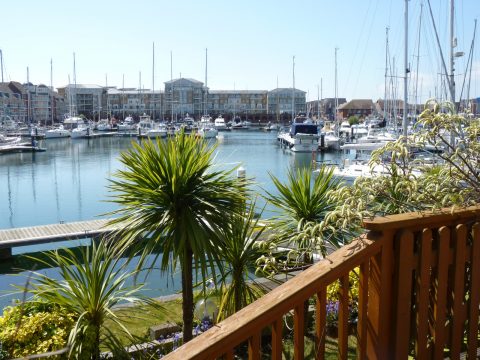 Exclusively Short Lets - Wellington Quay - large houses to rent in Sussex