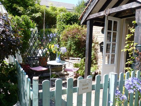 Exclusively Short Lets - Secret Garden - short stay cottage