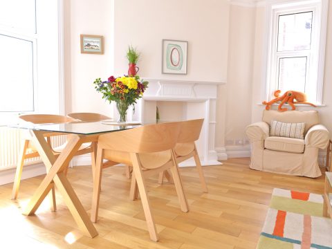 Eastbourne self catering apartments - Sea Dreams - Exclusively Short Lets