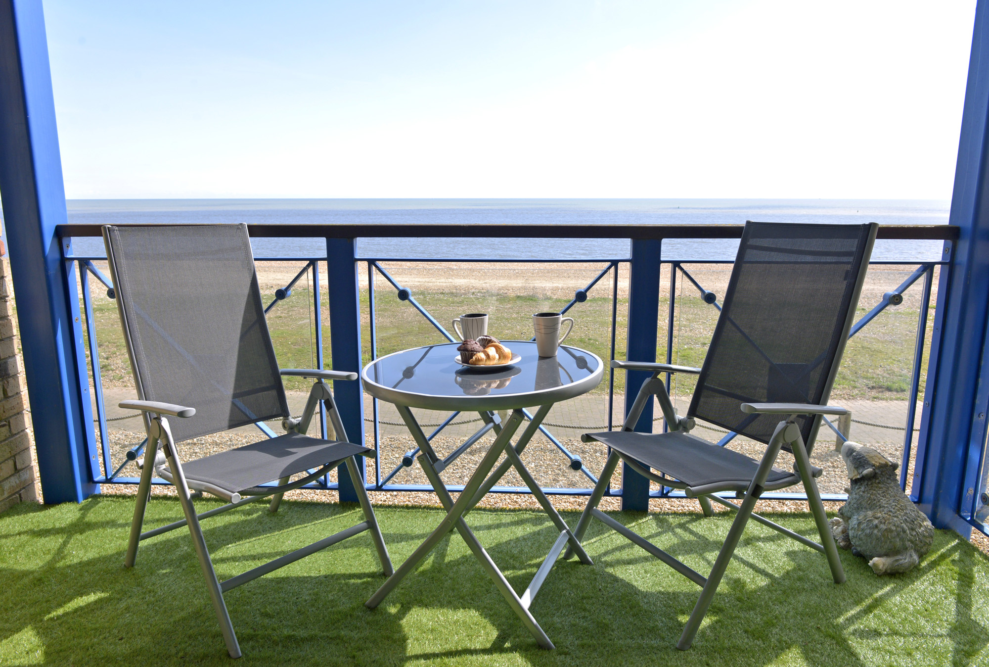 South coast holidays 2 bedroom flat with sea views in Sovereign Harbour