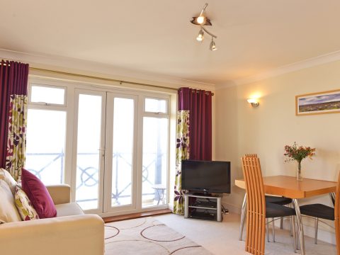 Exclusively Short Lets - Harbour Lookout - self catering accommodation in Eastbourne