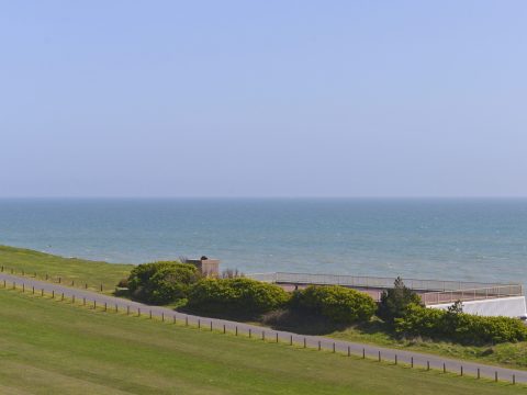 Exclusively Short Lets - Sea Sunrise - Bexhill holiday lets