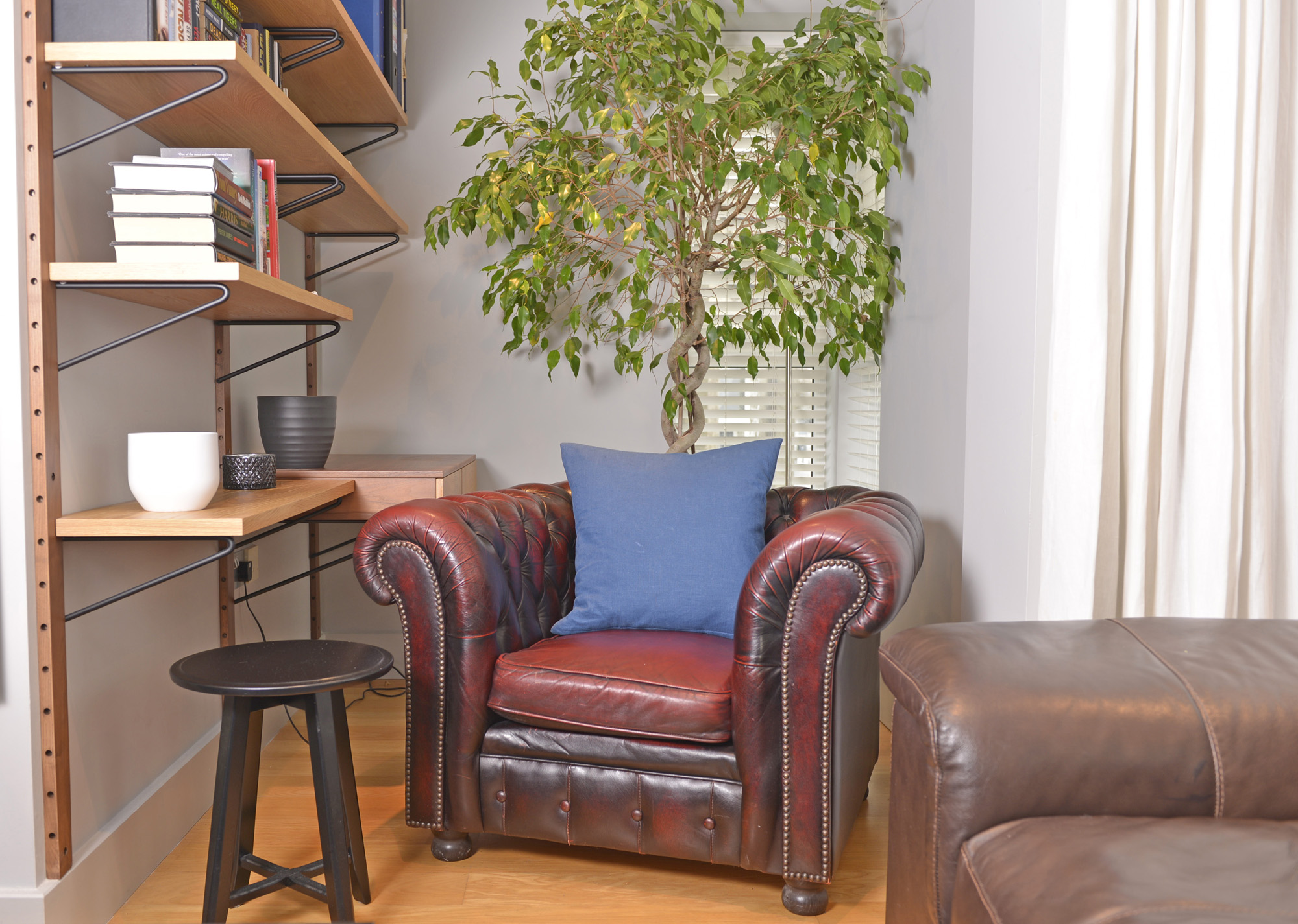 Self catering flats in Eastbourne for 4 close to beach & town centre